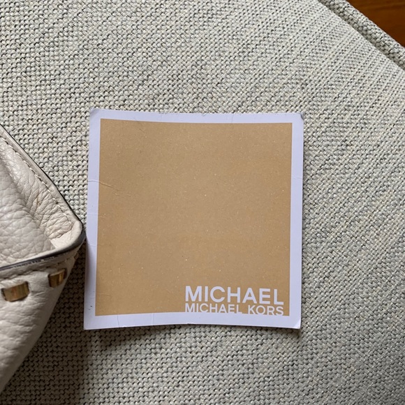 Michael Kors Leather Hand/shoulder bag- like new - Picture 6 of 7